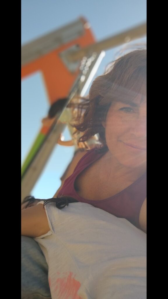 May Márkez en el parque con sus hijos